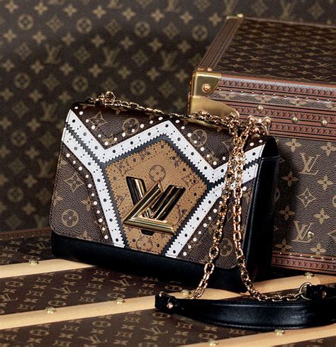 louis vuitton 2017 land over bar|Louis Vuitton’s Fall 2017 Bags Fall Exactly in Line with.